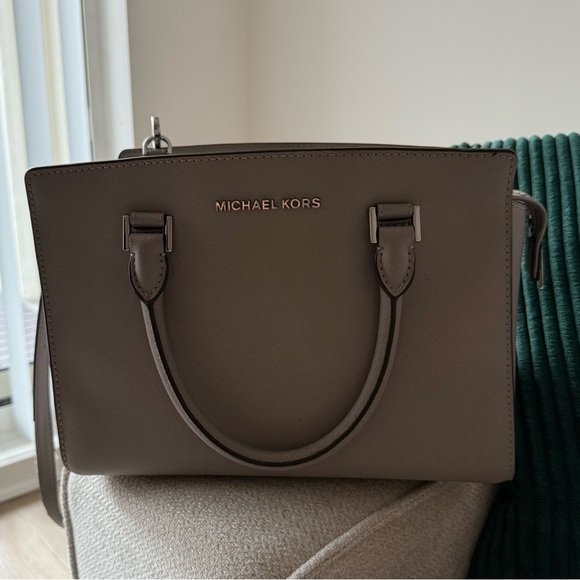 Michaels Kors Selma gray!! - Picture 1 of 4